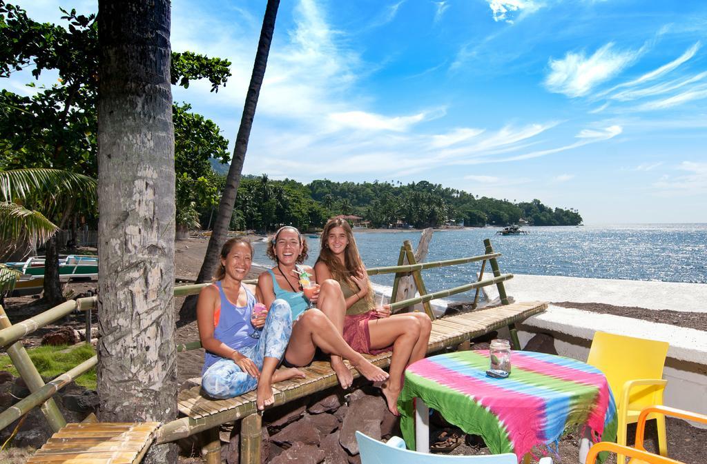 Kurma Eco Beach Lodge Mambajao Exteriör bild